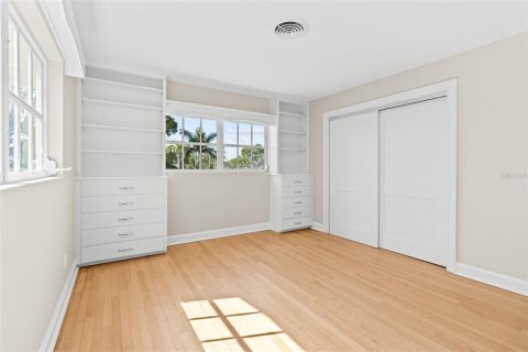 House in Saint Petersburg, Florida 4 bedrooms, 238.94 sq.m. № 1743336 - photo 29