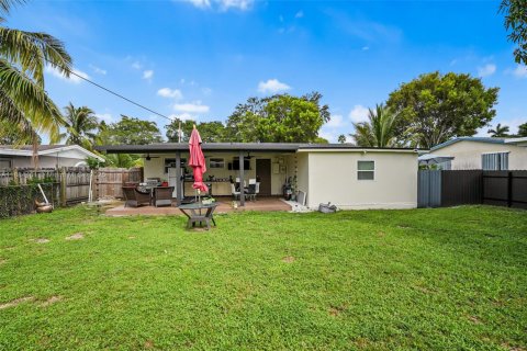 House in Margate, Florida 3 bedrooms, 121.79 sq.m. № 1942171 - photo 16