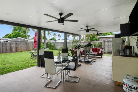 House in Margate, Florida 3 bedrooms, 121.79 sq.m. № 1942171 - photo 14