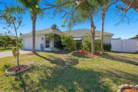 Villa ou maison à Holiday, Floride 3 chambres, 120.87 m2 № 2141914