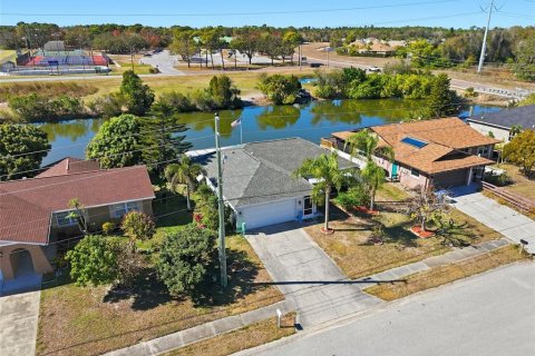 Villa ou maison à vendre à Holiday, Floride: 3 chambres, 120.87 m2 № 2141914 - photo 4