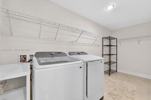 Copropriété à vendre à Coral Gables, Floride: 2 chambres, 190.36 m2 № 2397953 - photo 25