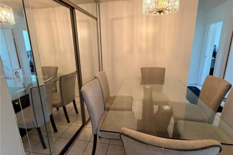 Condominio en venta en North Miami Beach, Florida, 2 dormitorios, 94.76 m2 № 2032059 - foto 7