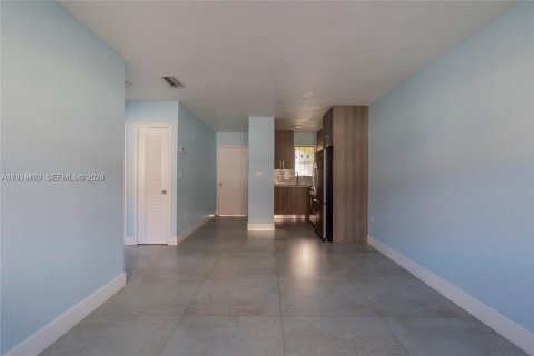 Copropriété à louer à Miami, Floride: 2 chambres, 54.63 m2 № 1996571 - photo 3