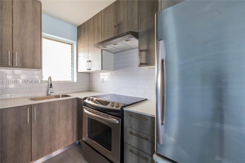 Copropriété à louer à Miami, Floride: 2 chambres, 54.63 m2 № 1996571 - photo 1