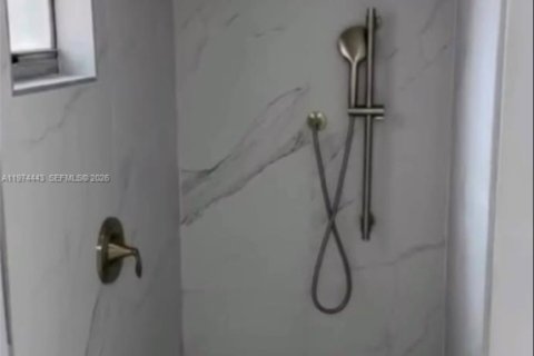 Commercial property in Hialeah, Florida № 2041235 - photo 7