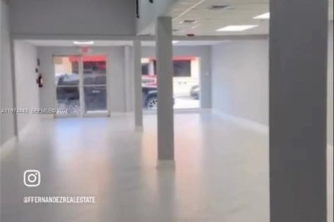 Commercial property in Hialeah, Florida № 2041235 - photo 4