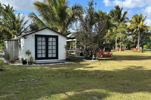 Immobilier commercial à louer à Miami, Floride: 25.08 m2 № 2012019 - photo 10