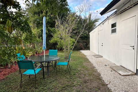 Immobilier commercial à louer à Miami, Floride: 25.08 m2 № 2012019 - photo 9