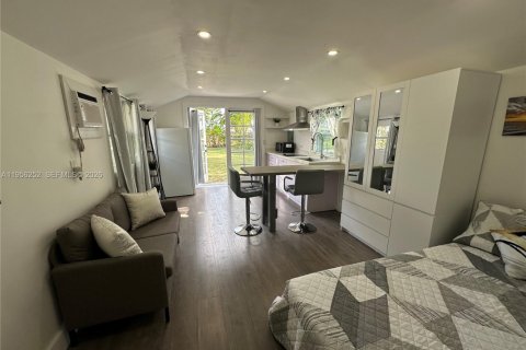 Immobilier commercial à louer à Miami, Floride: 25.08 m2 № 2012019 - photo 4