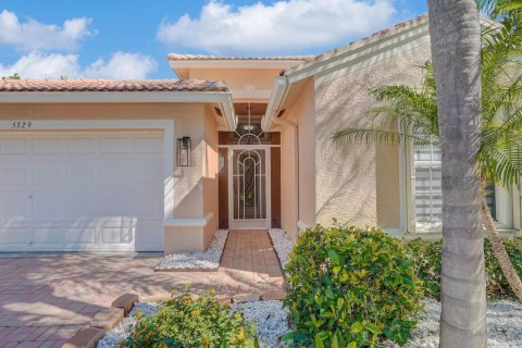 Villa ou maison à vendre à Boynton Beach, Floride: 3 chambres, 161.84 m2 № 2077888 - photo 3