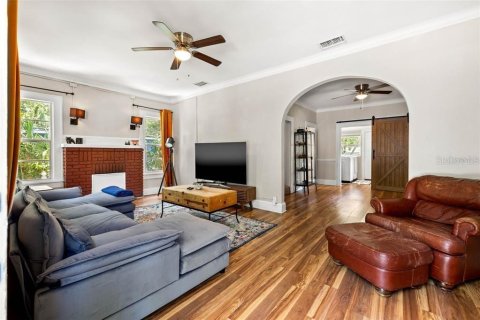 House in Saint Petersburg, Florida 3 bedrooms, 130.9 sq.m. № 1916796 - photo 3