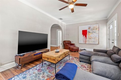 House in Saint Petersburg, Florida 3 bedrooms, 130.9 sq.m. № 1916796 - photo 6