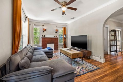 House in Saint Petersburg, Florida 3 bedrooms, 130.9 sq.m. № 1916796 - photo 4