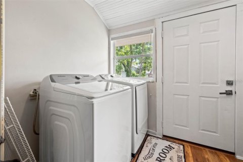 House in Saint Petersburg, Florida 3 bedrooms, 130.9 sq.m. № 1916796 - photo 8