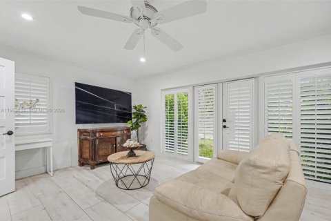 House in Palmetto Bay, Florida 6 bedrooms, 311.5 sq.m. № 2010974 - photo 17