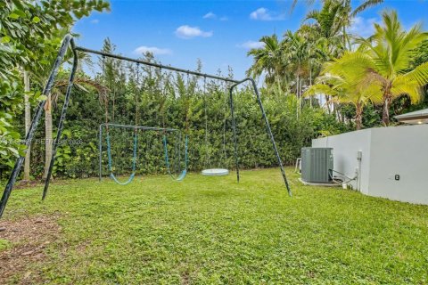 House in Palmetto Bay, Florida 6 bedrooms, 311.5 sq.m. № 2010974 - photo 27