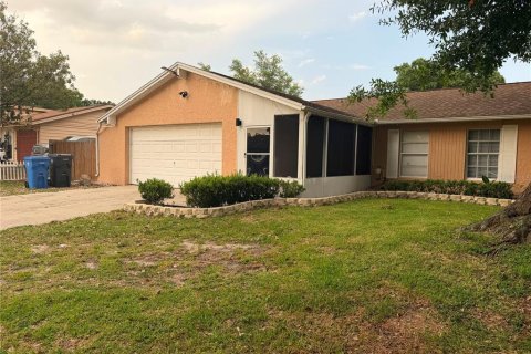 House in Brandon, Florida 3 bedrooms, 120.77 sq.m. № 2239385