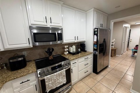 House in Brandon, Florida 3 bedrooms, 120.77 sq.m. № 2239385 - photo 14
