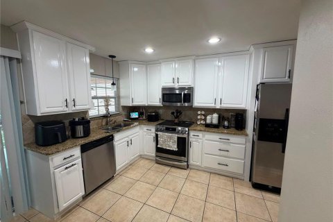 House in Brandon, Florida 3 bedrooms, 120.77 sq.m. № 2239385 - photo 13