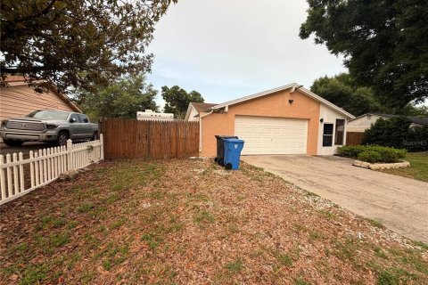 House in Brandon, Florida 3 bedrooms, 120.77 sq.m. № 2239385 - photo 3
