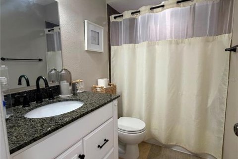 House in Brandon, Florida 3 bedrooms, 120.77 sq.m. № 2239385 - photo 26