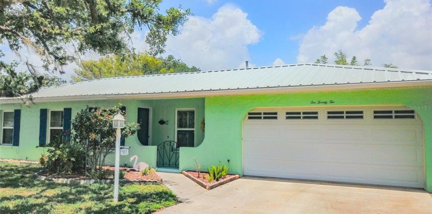 House in Brandon, Florida 3 bedrooms, 121.05 sq.m. № 1750745