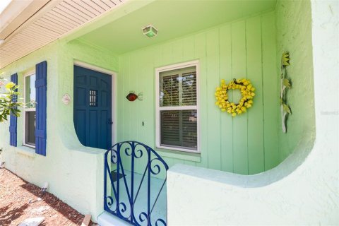 House in Brandon, Florida 3 bedrooms, 121.05 sq.m. № 1750745 - photo 6