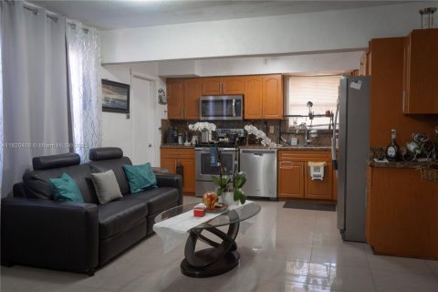 House in Hollywood, Florida 3 bedrooms, 151.06 sq.m. № 1779757 - photo 7