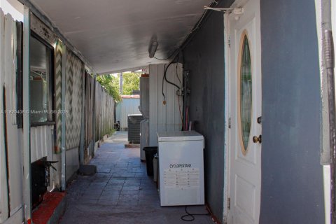 House in Hollywood, Florida 3 bedrooms, 151.06 sq.m. № 1779757 - photo 13