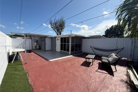 House in Hollywood, Florida 3 bedrooms, 151.06 sq.m. № 1779757 - photo 12
