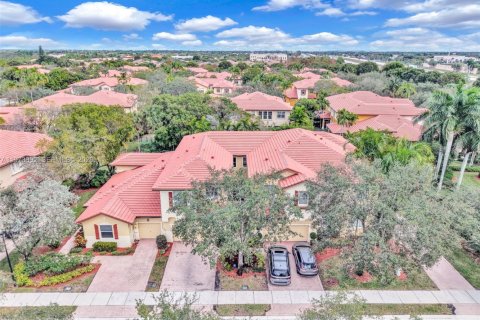 Adosado en Coral Springs, Florida 3 dormitorios, 210.42 m2 № 2036523