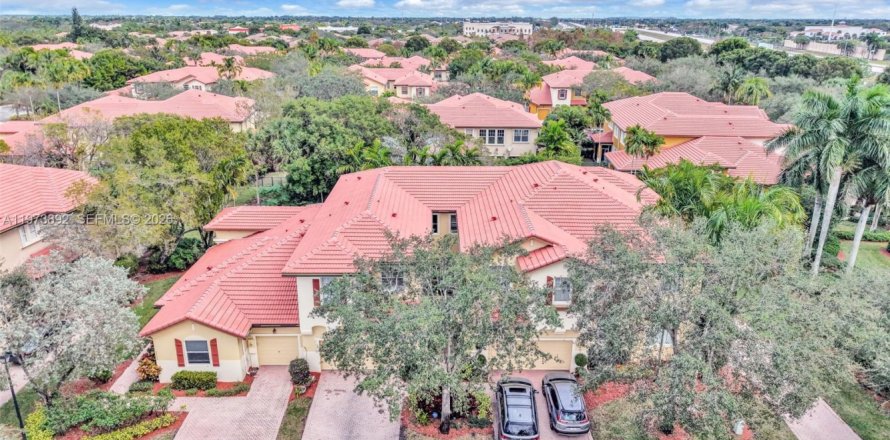 Adosado en Coral Springs, Florida 3 dormitorios, 210.42 m2 № 2036523