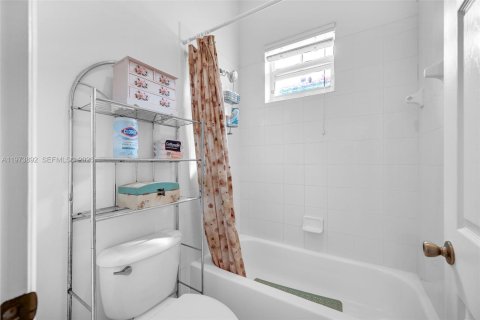 Adosado en venta en Coral Springs, Florida, 3 dormitorios, 210.42 m2 № 2036523 - foto 30