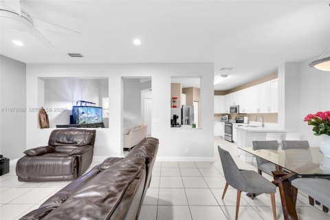 Adosado en venta en Coral Springs, Florida, 3 dormitorios, 210.42 m2 № 2036523 - foto 12