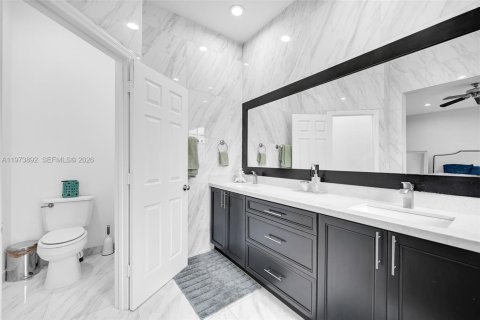 Adosado en venta en Coral Springs, Florida, 3 dormitorios, 210.42 m2 № 2036523 - foto 24