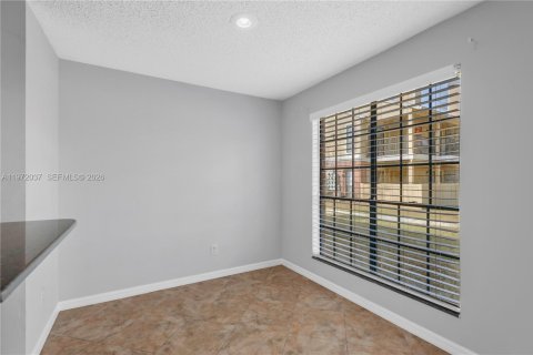 Copropriété à vendre à Tampa, Floride: 2 chambres, 95.41 m2 № 2042280 - photo 7