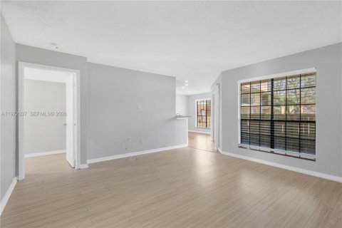 Copropriété à vendre à Tampa, Floride: 2 chambres, 95.41 m2 № 2042280 - photo 2