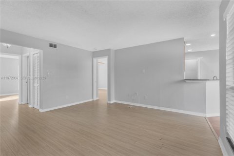 Copropriété à vendre à Tampa, Floride: 2 chambres, 95.41 m2 № 2042280 - photo 4