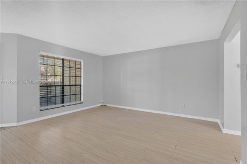 Copropriété à vendre à Tampa, Floride: 2 chambres, 95.41 m2 № 2042280 - photo 3