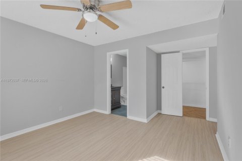 Copropriété à vendre à Tampa, Floride: 2 chambres, 95.41 m2 № 2042280 - photo 13