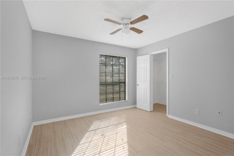 Copropriété à vendre à Tampa, Floride: 2 chambres, 95.41 m2 № 2042280 - photo 10
