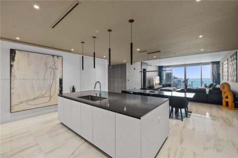 Copropriété à louer à Miami, Floride: 4 chambres, 328.5 m2 № 1867145 - photo 9