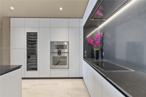 Copropriété à louer à Miami, Floride: 4 chambres, 328.5 m2 № 1867145 - photo 13