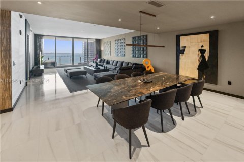 Copropriété à louer à Miami, Floride: 4 chambres, 328.5 m2 № 1867145 - photo 4
