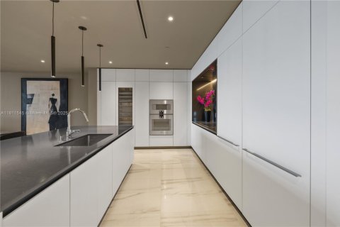 Copropriété à louer à Miami, Floride: 4 chambres, 328.5 m2 № 1867145 - photo 10