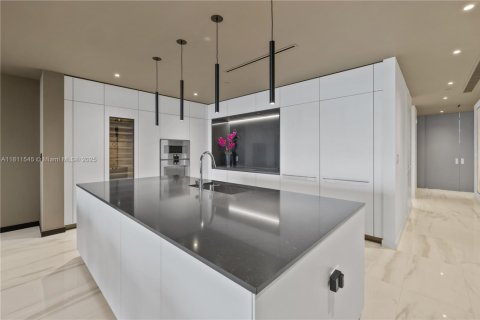 Copropriété à louer à Miami, Floride: 4 chambres, 328.5 m2 № 1867145 - photo 8