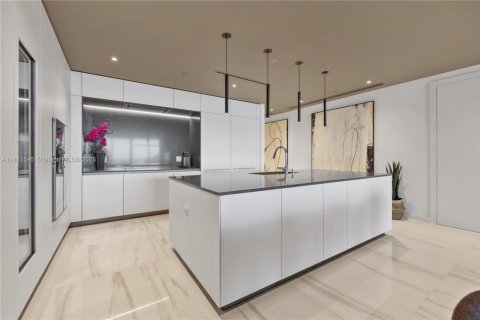 Copropriété à louer à Miami, Floride: 4 chambres, 328.5 m2 № 1867145 - photo 7