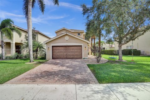 House in Boynton Beach, Florida 4 bedrooms, 195.19 sq.m. № 1661462 - photo 2