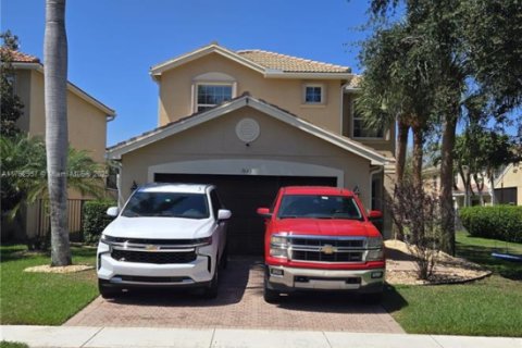 House in Boynton Beach, Florida 4 bedrooms, 195.19 sq.m. № 1661462 - photo 1